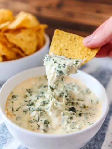Slow Cooker Spinach Queso Dip Recipe