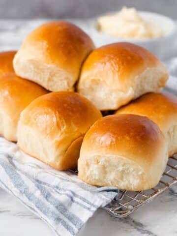 Texas Roadhouse Rolls with Cinnamon Honey Butter Recipe