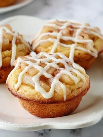 Mini Apple Pie Cups with Cinnamon Roll Crust Recipe