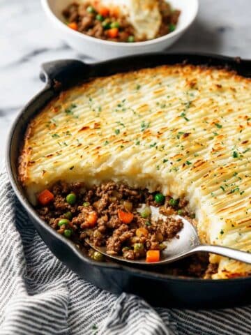 Classic Cottage Pie with Cheesy Mashed Potato Topping Recipe