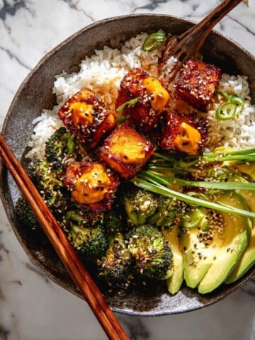 35 Minute Chili Honey Garlic Salmon Bowls Recipe