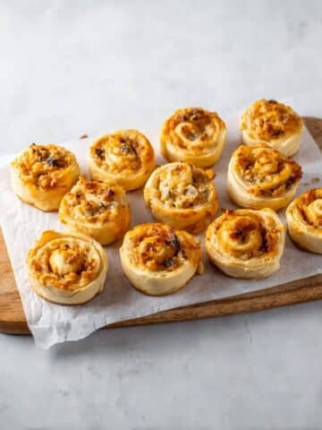 Cheesy Pizza Pinwheels Recipe