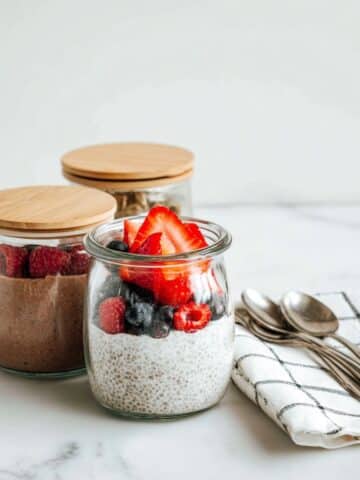 Creamy Overnight Oats with Yogurt and Chia Seeds Recipe