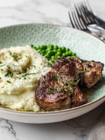 Garlicky Pan-Seared Lamb Chops Recipe